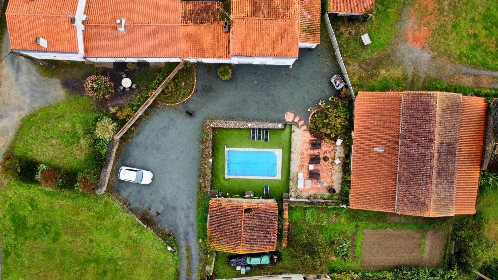 Appartamento Domaine Des 5 Roses - Rose Rouge La Guierche Esterno foto